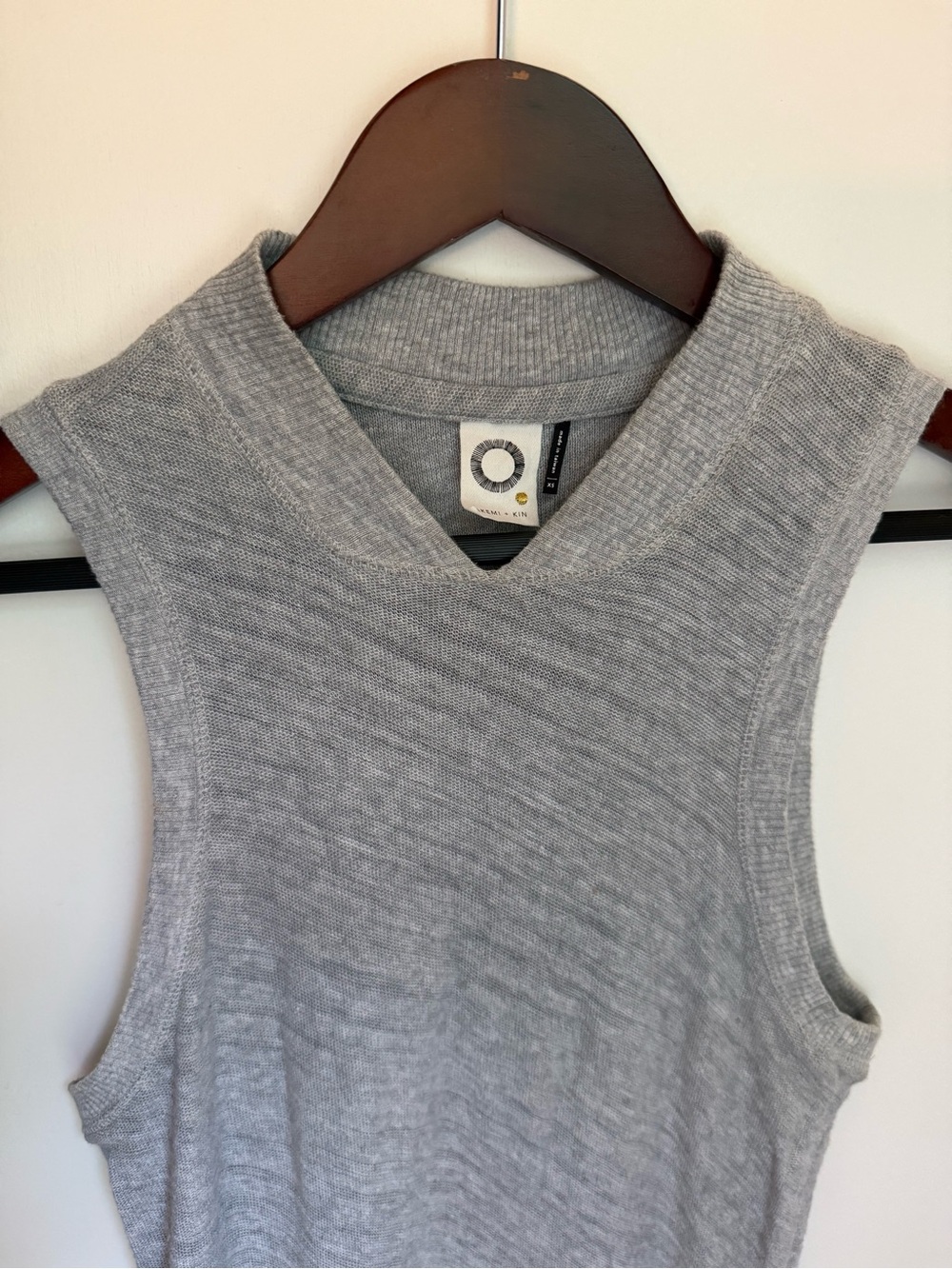 Sleeveless Light Gray Ribbed Tunic - Picture 5 of 5